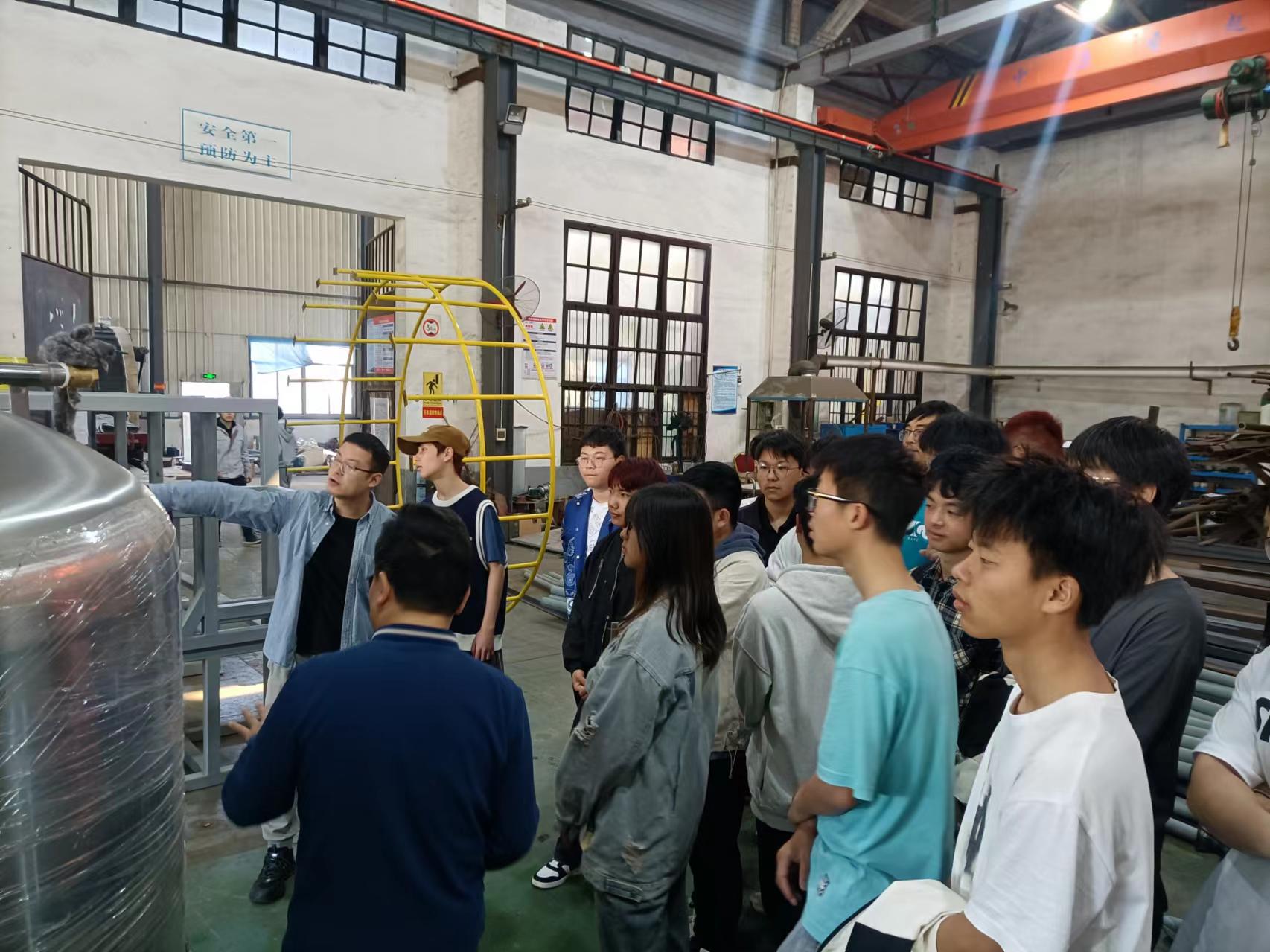 湖南工程学院近200名学生来火博_火博（中国）
认知实习